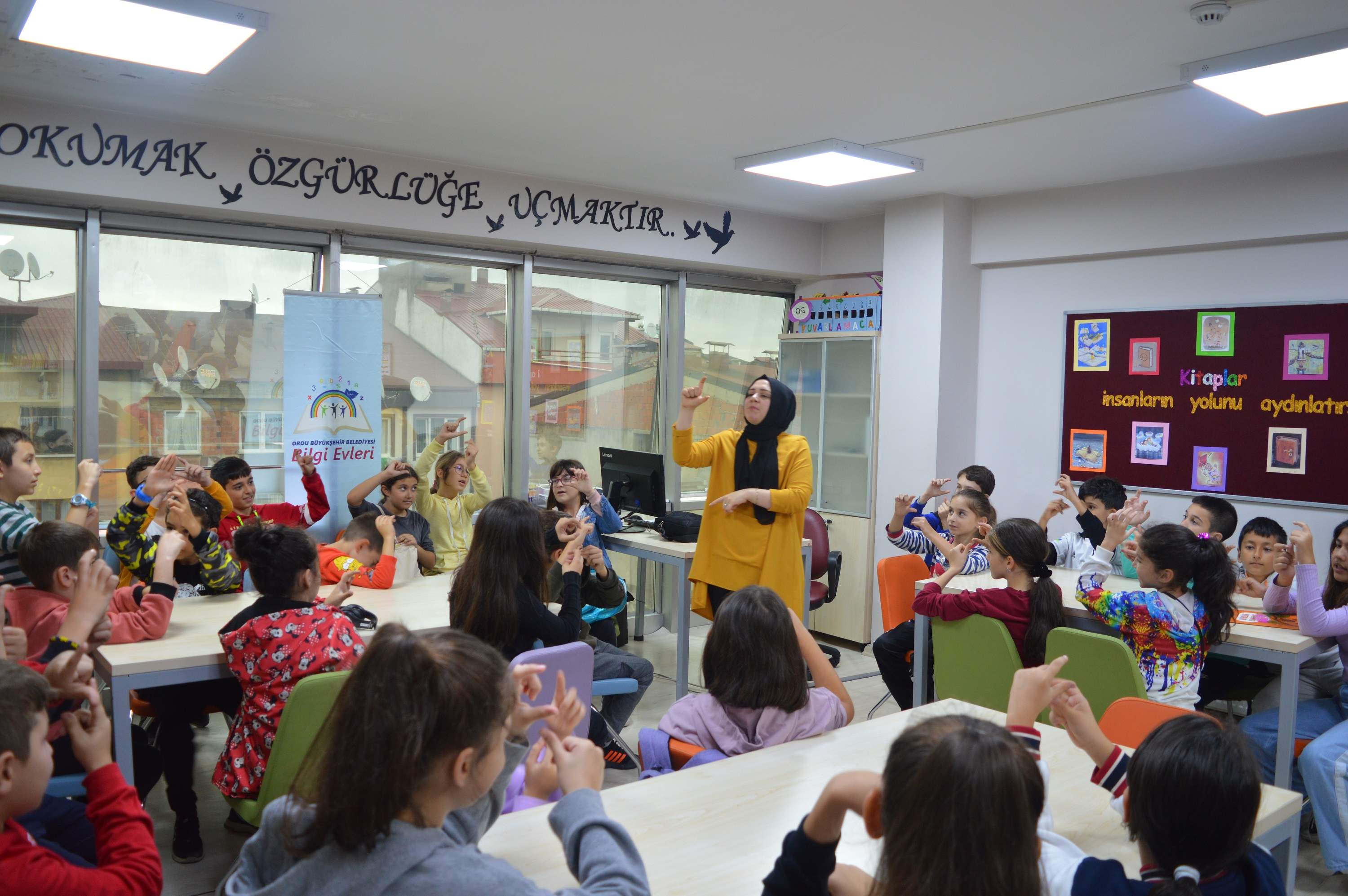 ÖĞRENCİLERİN GÖZDESİ BİLGİ EVLERİ   